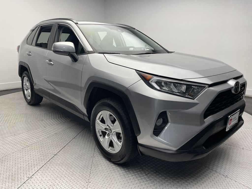 2021 Toyota RAV4 XLE 3