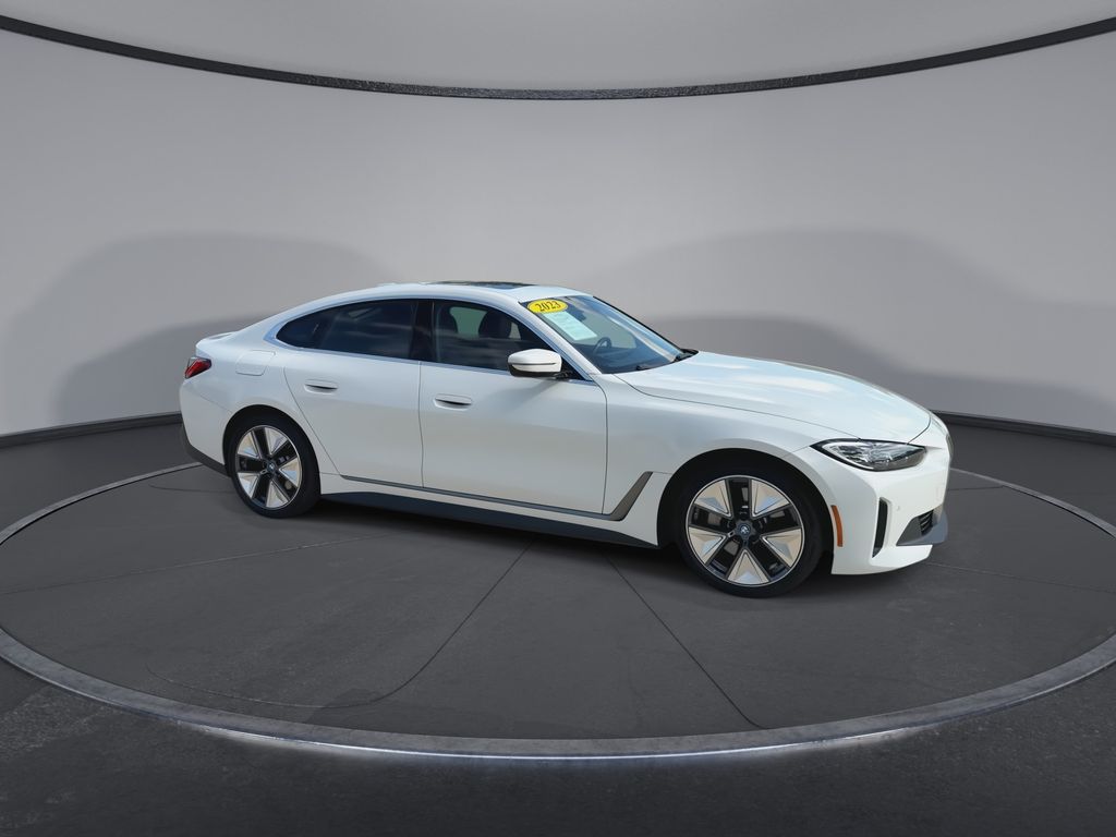 Thumbnail: 2023 BMW i4 - 2