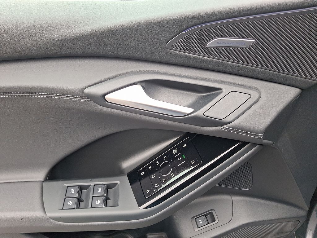 Thumbnail: 2025 Audi Q6 e-tron - 12