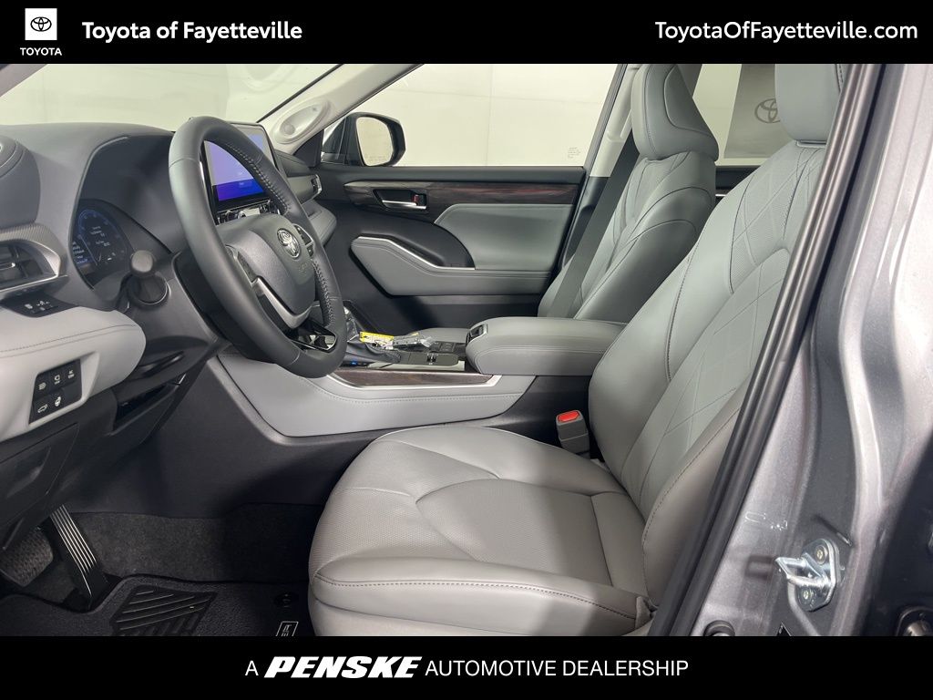 Thumbnail: 2026 Toyota Highlander - 26