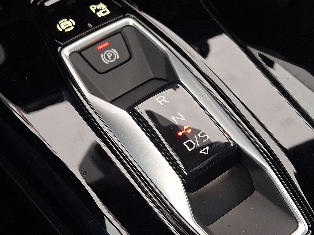 Thumbnail: 2025 Audi SQ5 - 11