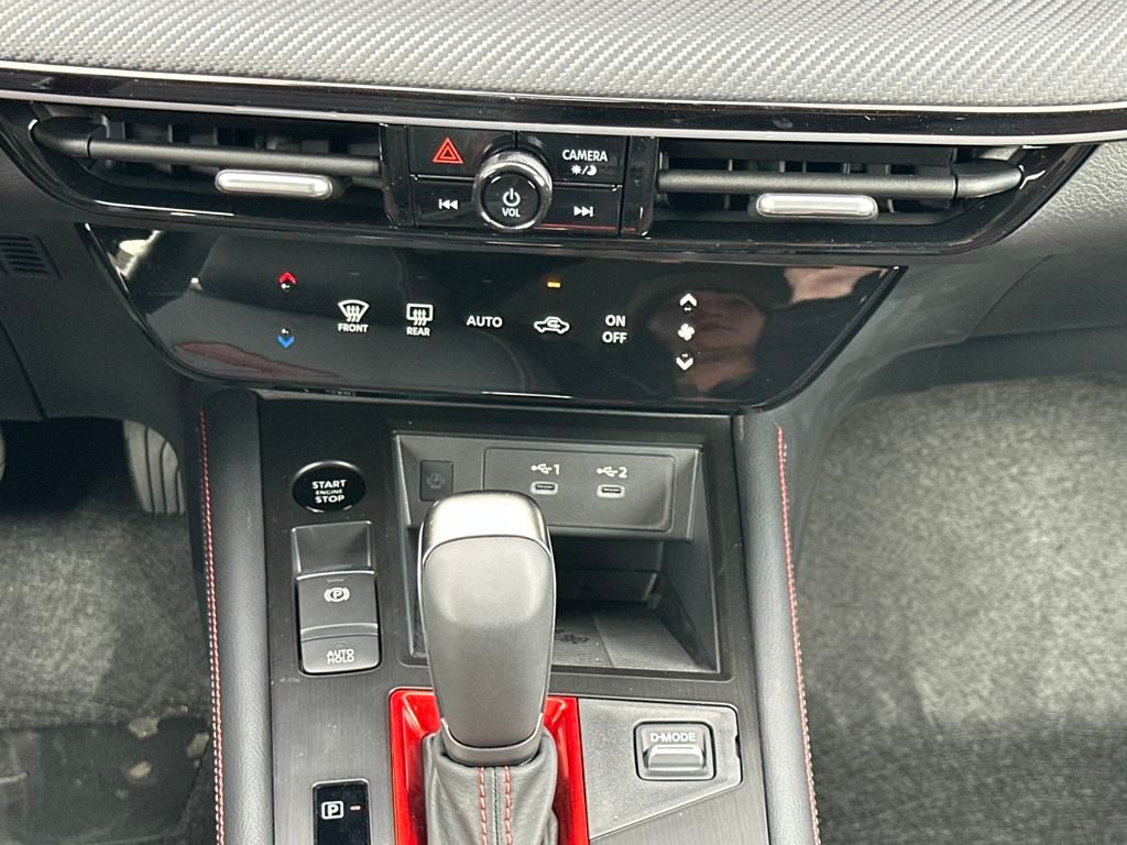 2025 Nissan Kicks SR photo