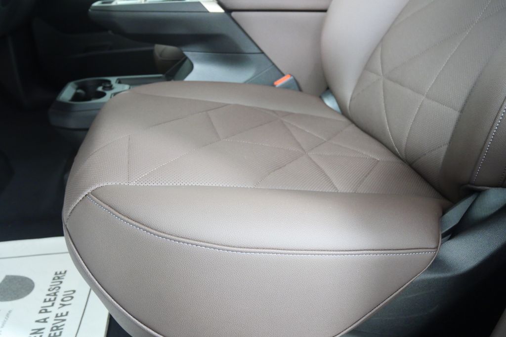 Thumbnail: 2026 BMW iX - 10