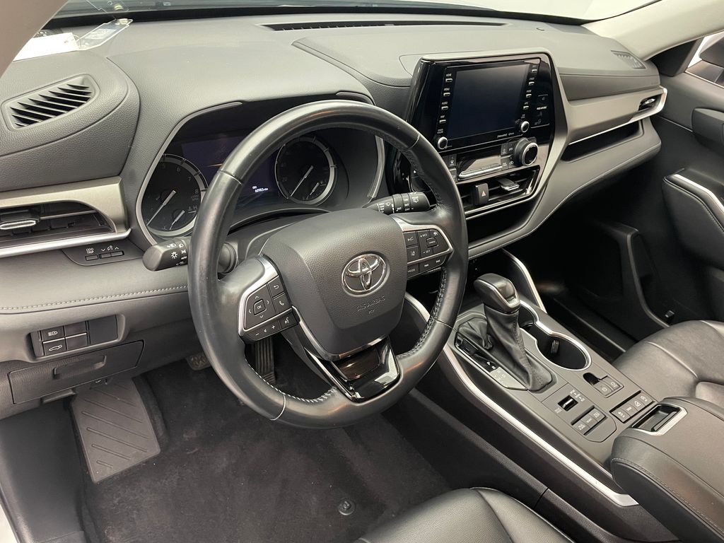 2021 Toyota Highlander XLE 11