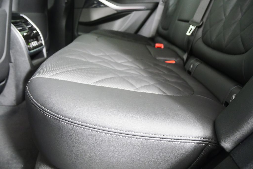 Thumbnail: 2026 BMW X5 - 15