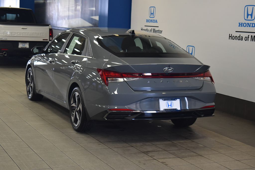 2022 Hyundai Elantra SEL 3