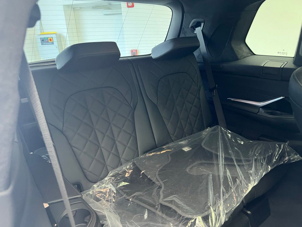 Thumbnail: 2026 BMW X7 - 9