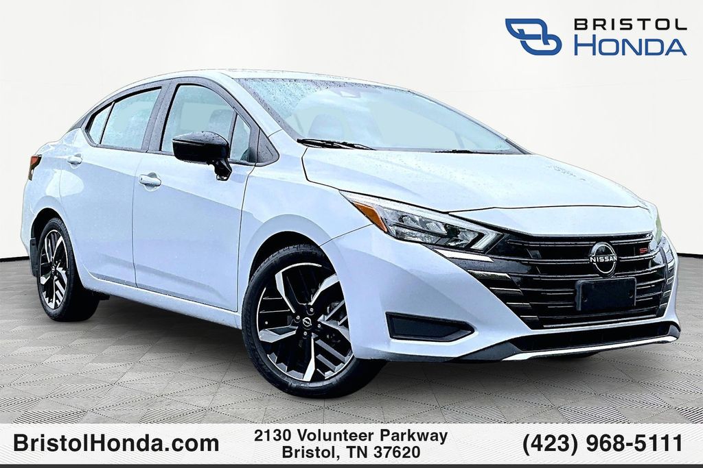 Gray Sky Pearl 2023 Nissan Versa SR FWD Sedan Front-Wheel Drive Continuously Variable Transmission