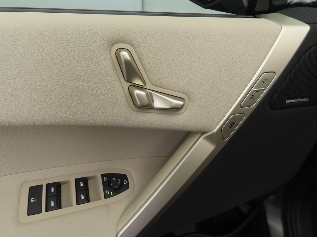 2025 BMW iX xDrive50 23