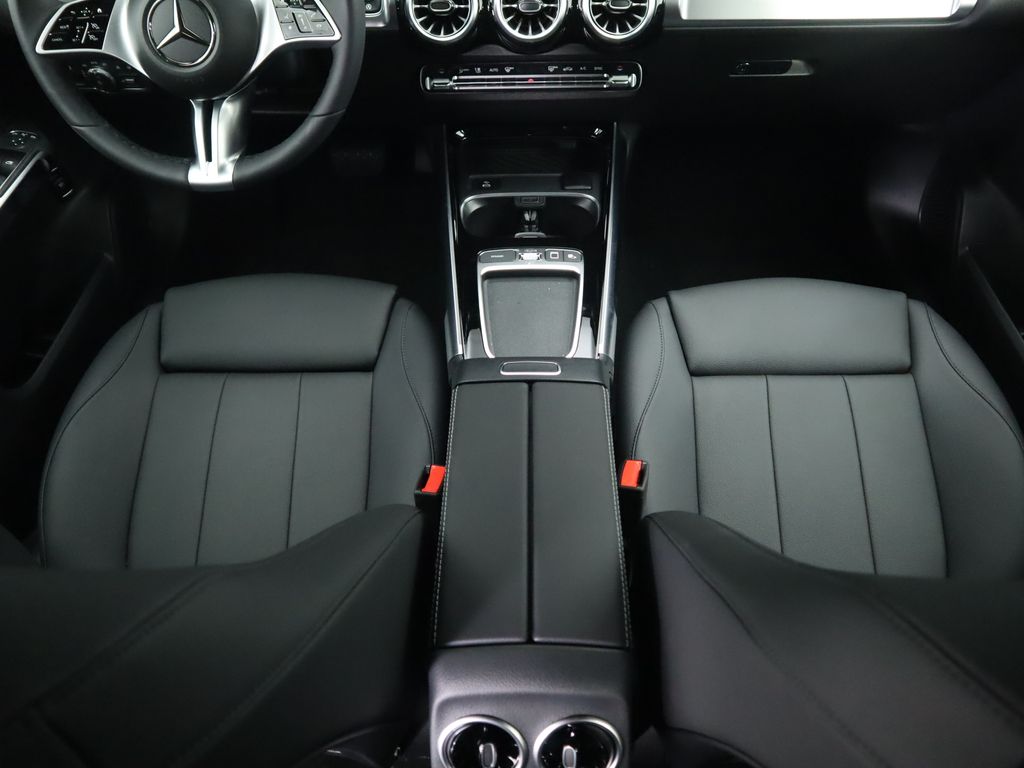 Thumbnail: 2025 Mercedes-Benz GLB - 17