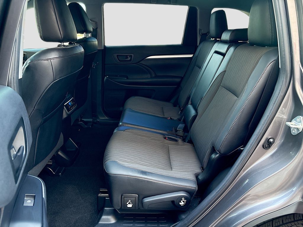 Thumbnail: 2019 Toyota Highlander - 20