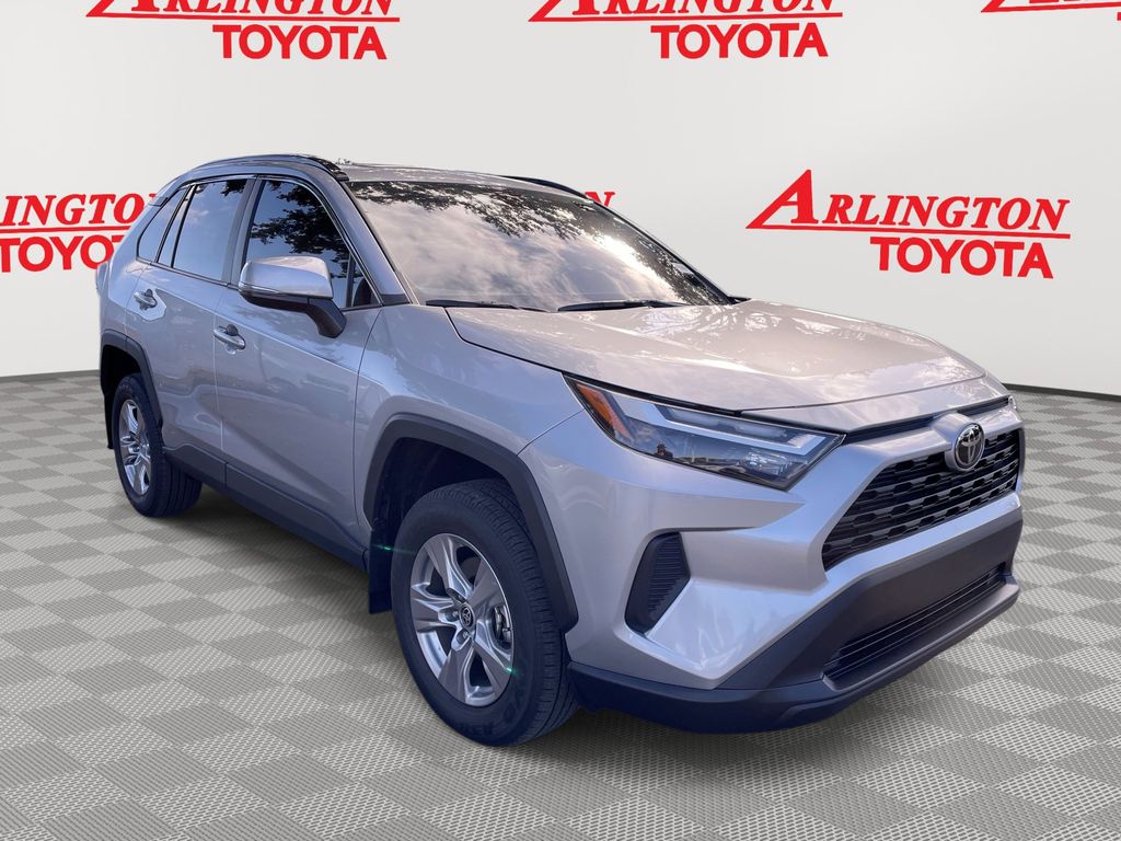 2025 Toyota RAV4 XLE's photo