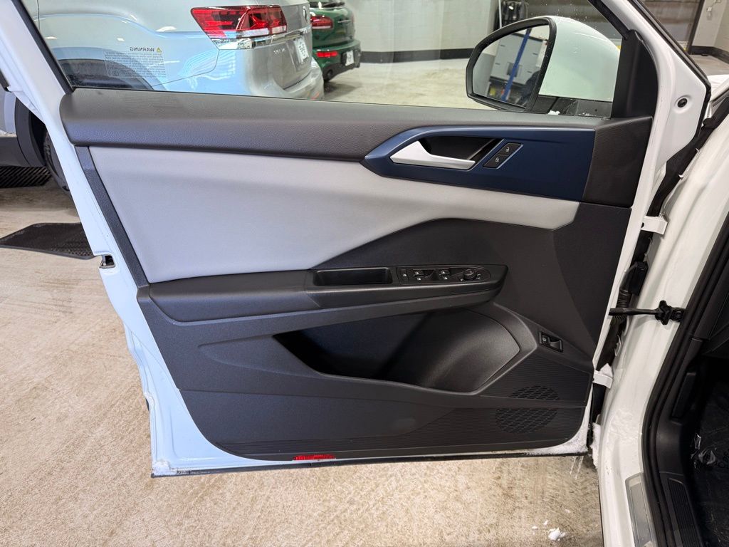 Thumbnail: 2022 Volkswagen Taos - 10