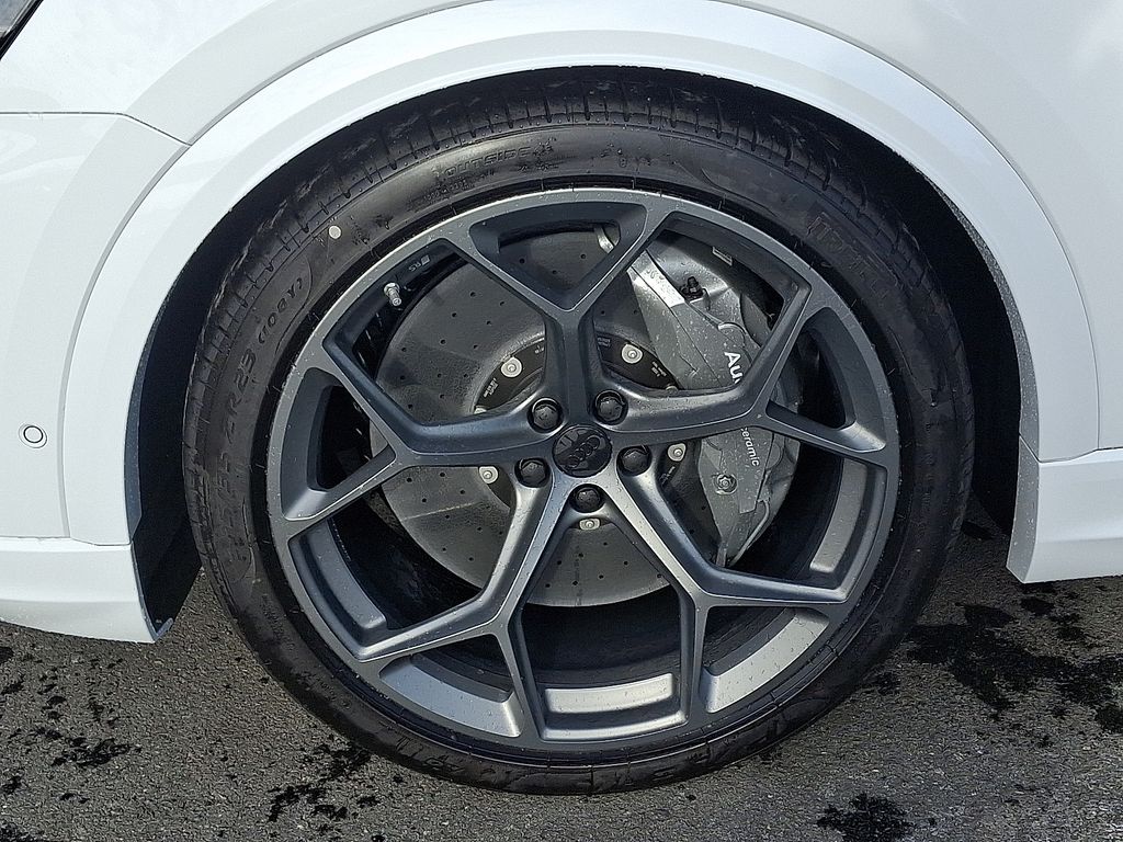 Thumbnail: 2026 Audi RS Q8 - 5