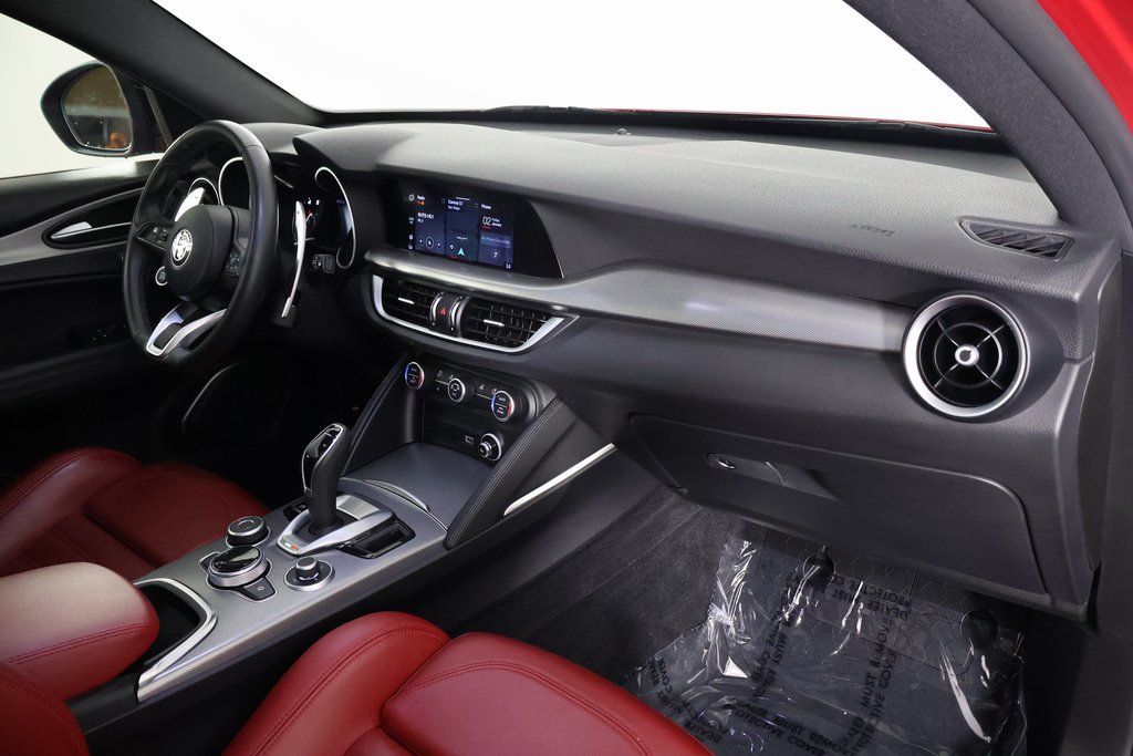 Thumbnail: 2022 Alfa Romeo Stelvio - 9