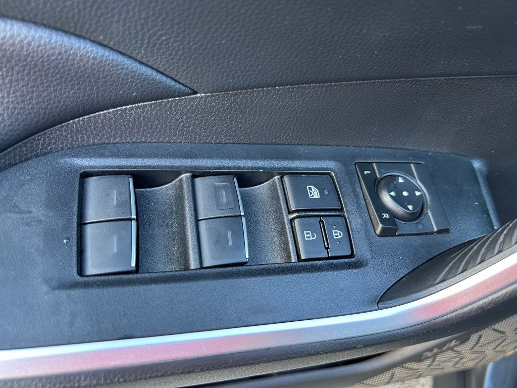 2023 Toyota RAV4 XLE 16