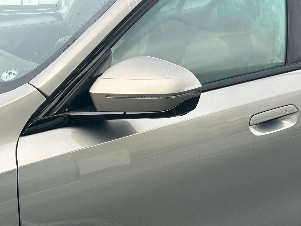 Thumbnail: 2024 BMW 5 Series - 10