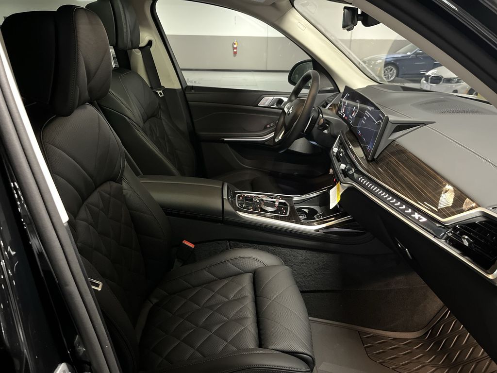 Thumbnail: 2026 BMW X7 - 26