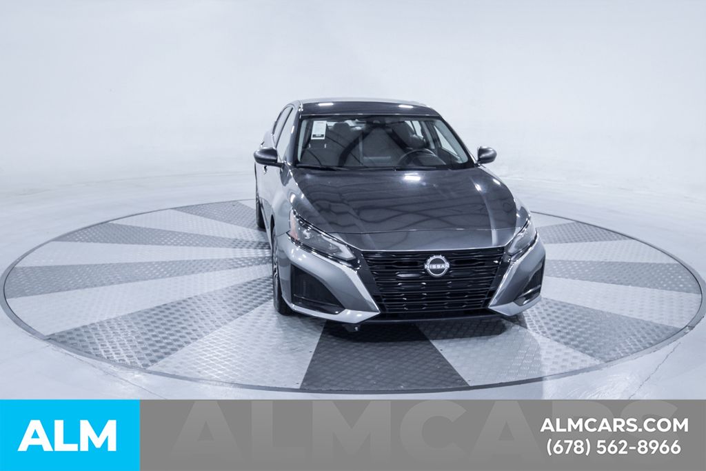 Used 2025 Gray Nissan 2.5 SV image 9
