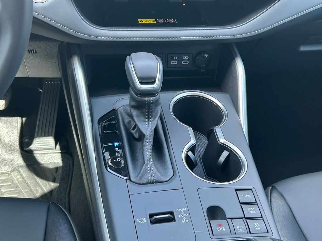 New 2026 Toyota Highlander Hybrid SUV