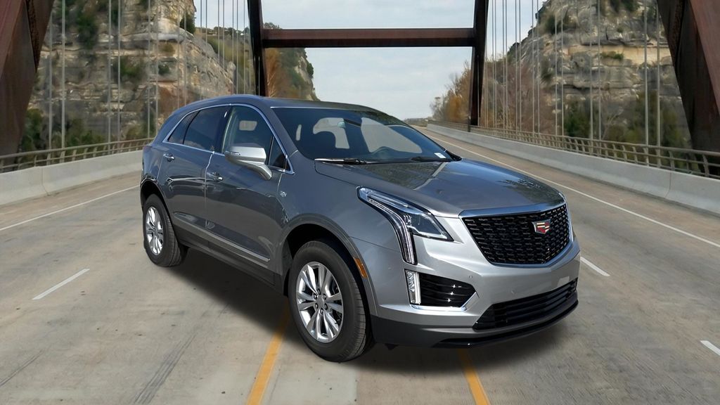 Silver Metallic 2025 Cadillac XT5 Luxury FWD SUV / Crossover Front-Wheel Drive 9-Speed Automatic