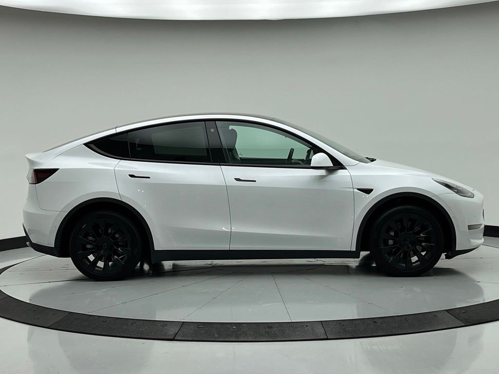 Thumbnail: 2022 Tesla Model Y - 4