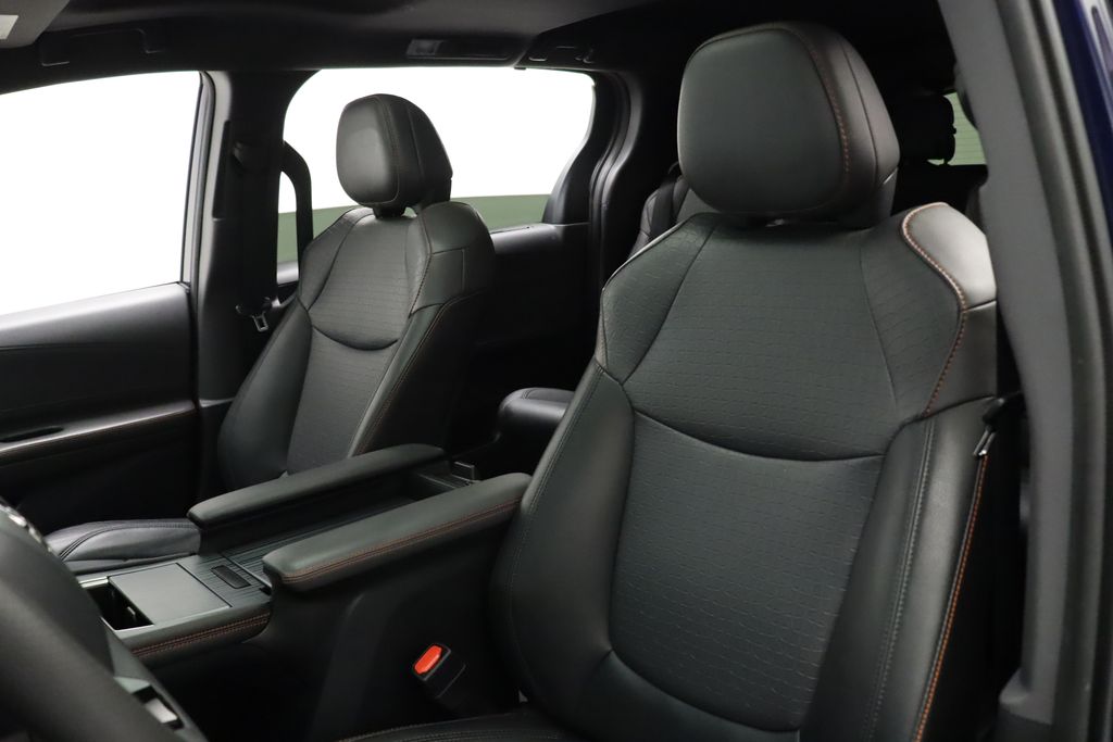 2022 Toyota Sienna XSE 13