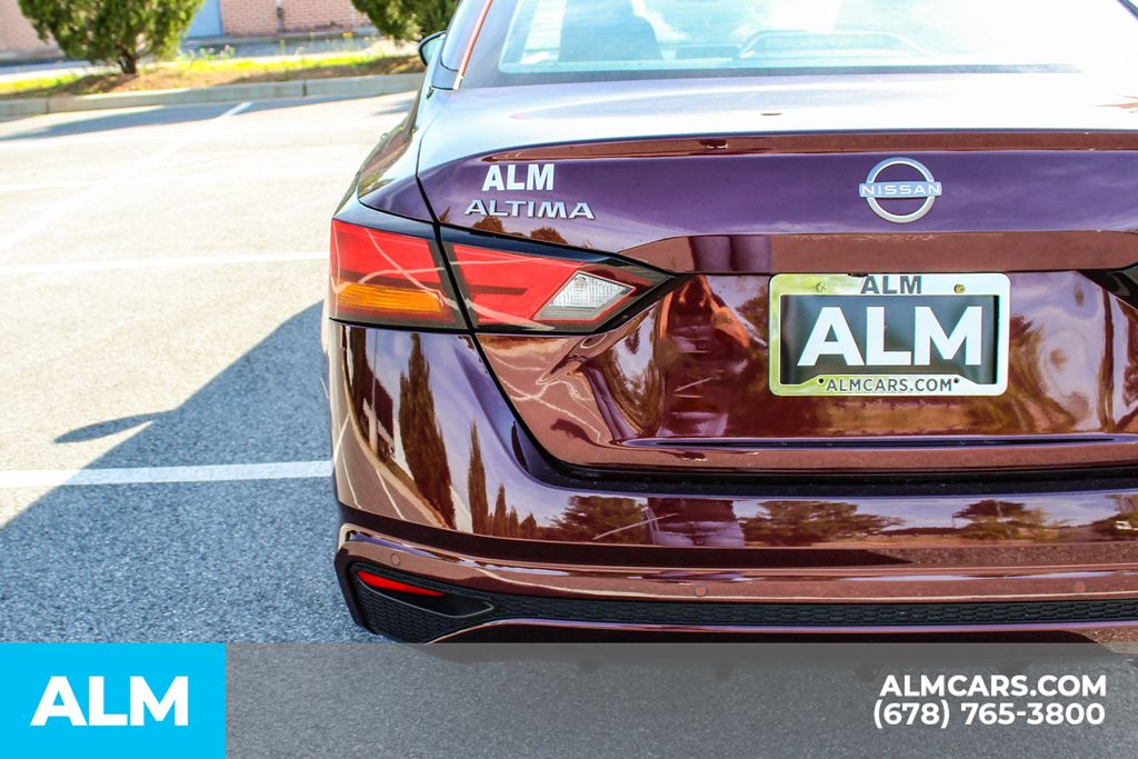 Used 2025 Red Nissan 2.5 SV image 12