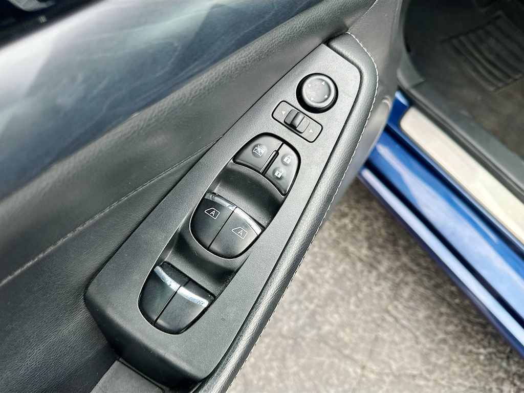 Used 2021 Blue Nissan Platinum image 18