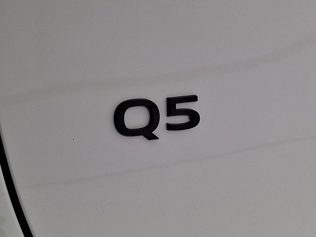 Thumbnail: 2025 Audi Q5 - 15