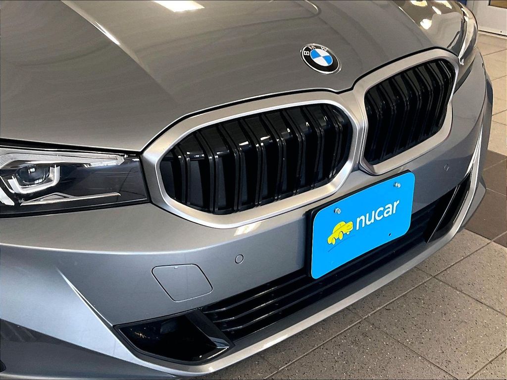2025 BMW 3 Series — photo 31