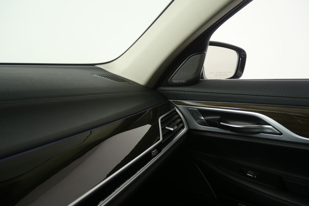 Thumbnail: 2018 BMW 7 Series - 27