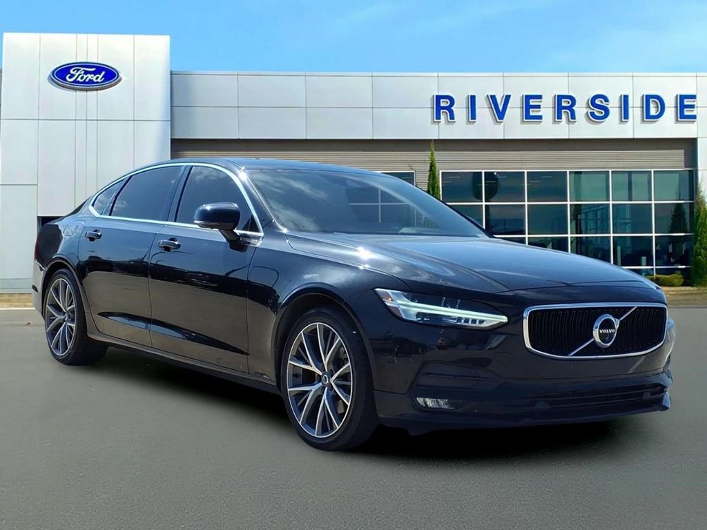 2018 Volvo S90 T5 Momentum AWD