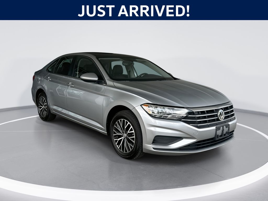 Silver Metallic 2021 Volkswagen Jetta SE FWD Sedan Front-Wheel Drive 8-Speed Automatic