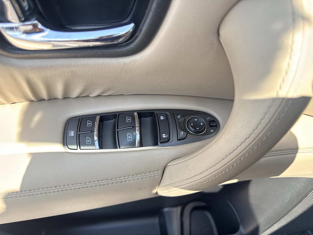 Used 2019 Gray Nissan Platinum image 15