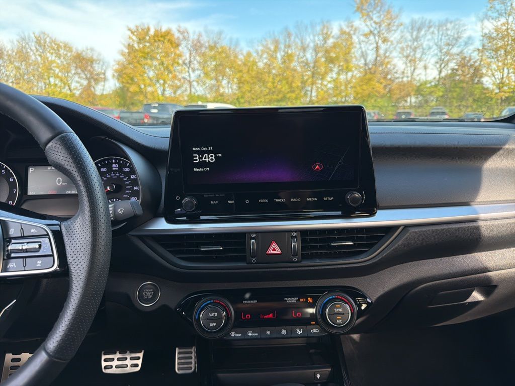 Thumbnail: 2023 Kia Forte - 15