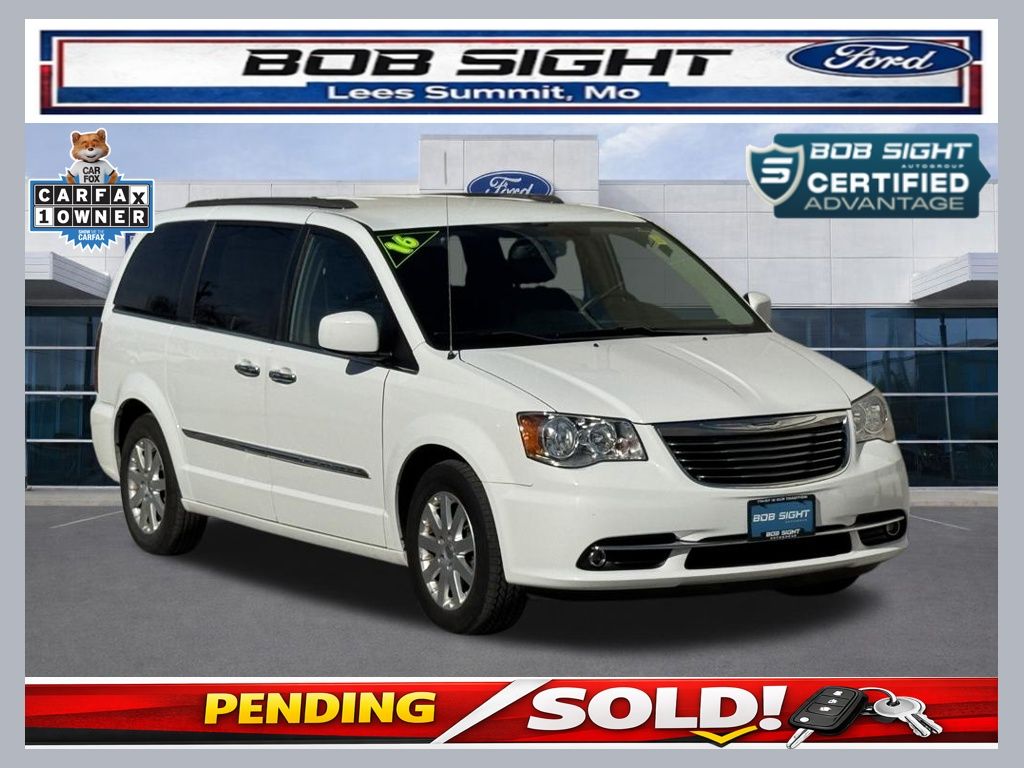 2016 Chrysler Town & Country Touring FWD