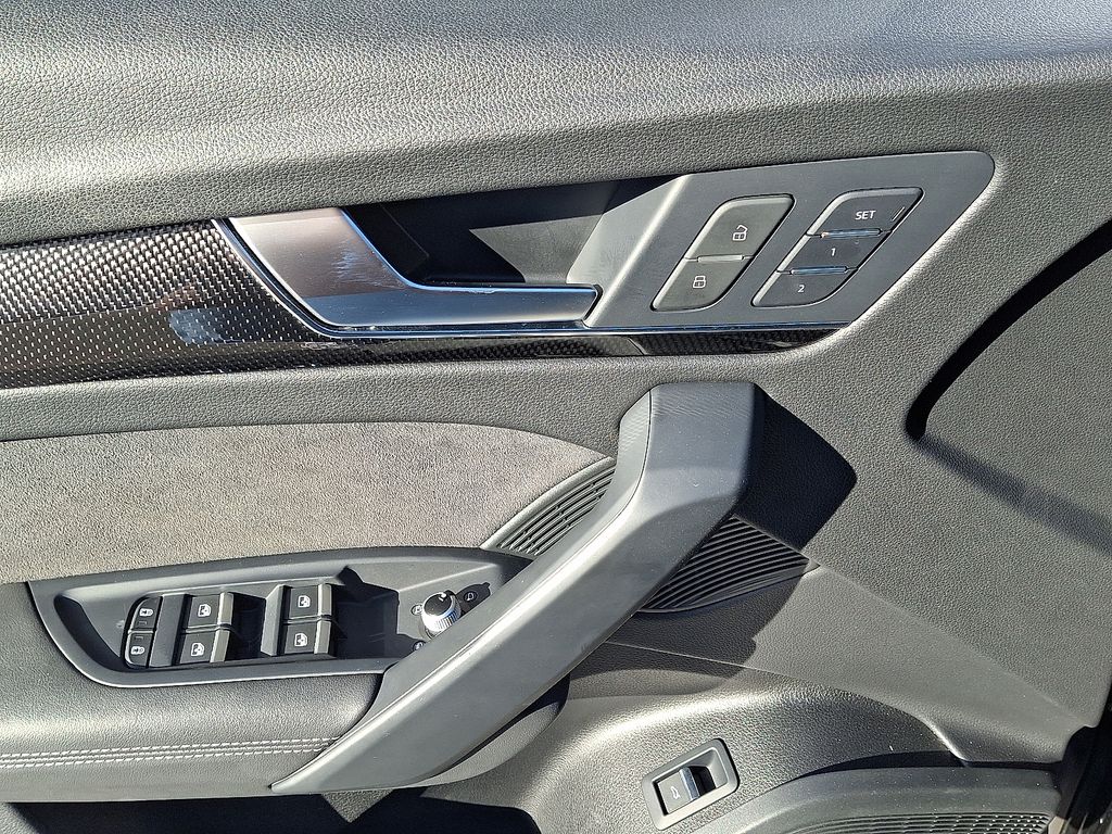 Thumbnail: 2022 Audi SQ5 - 12