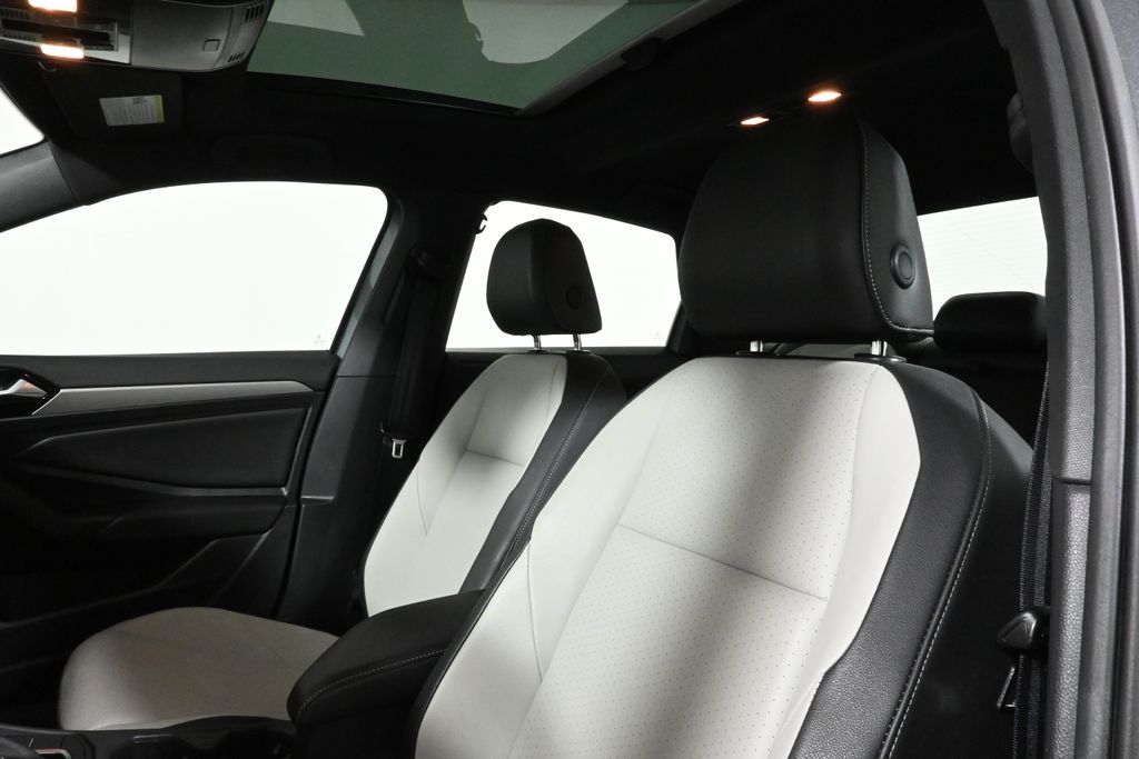 Thumbnail: 2019 Volkswagen Jetta - 4