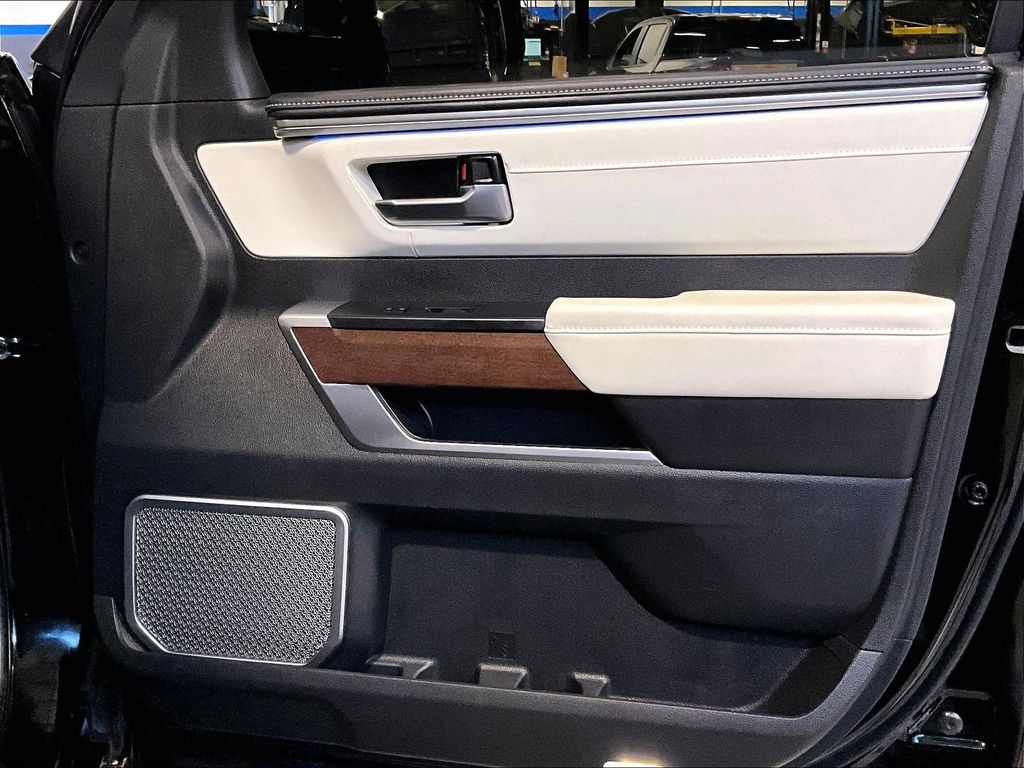 2024 Toyota Sequoia — photo 12