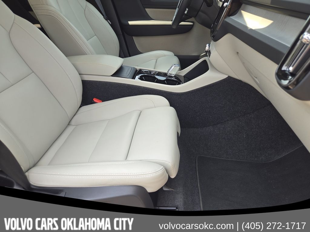 2026 Volvo XC40 Plus - Photo 16