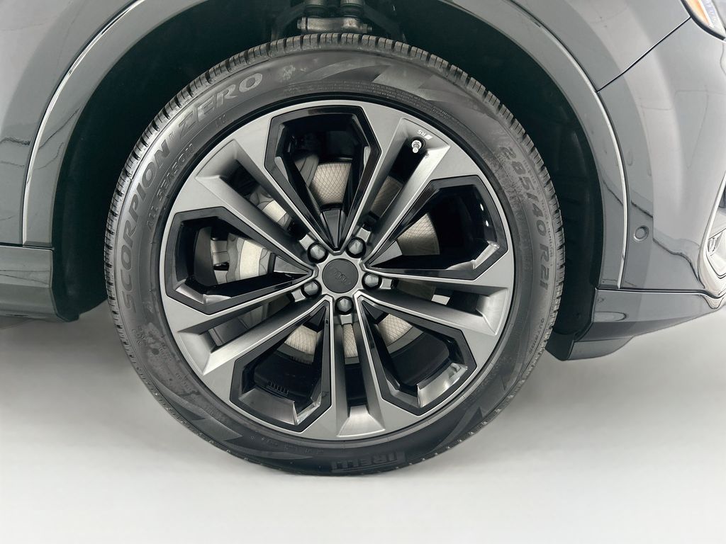 Thumbnail: 2026 Audi Q7 - 31