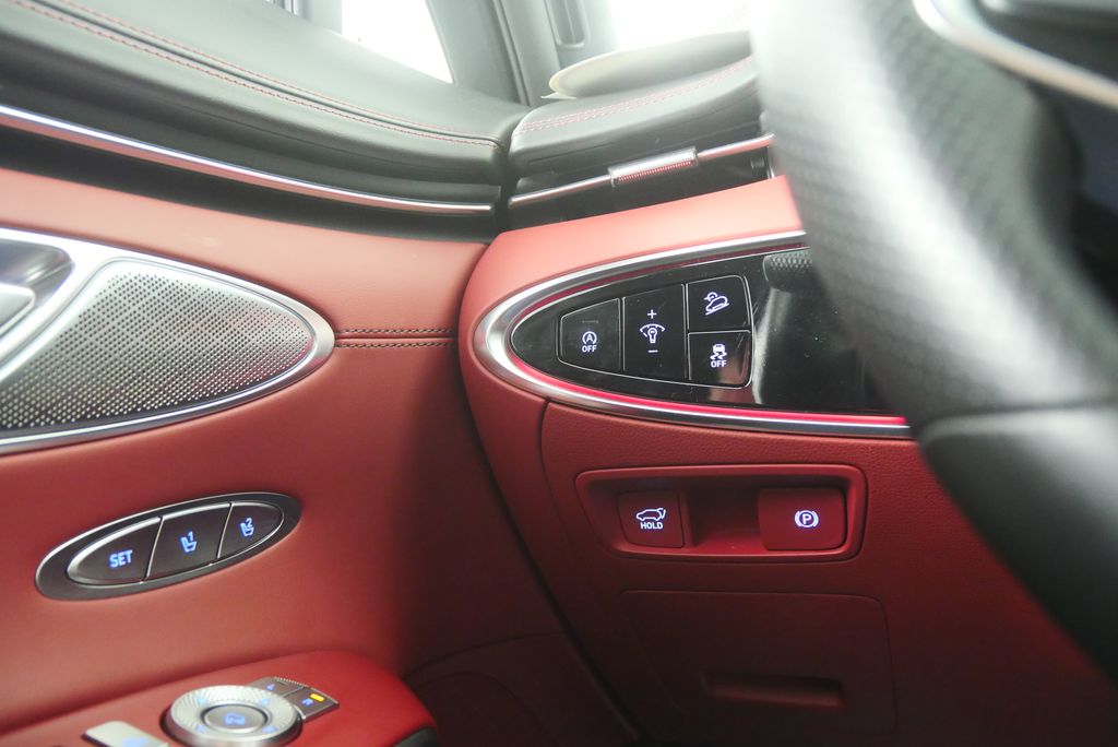 Thumbnail: 2024 Genesis GV70 - 20