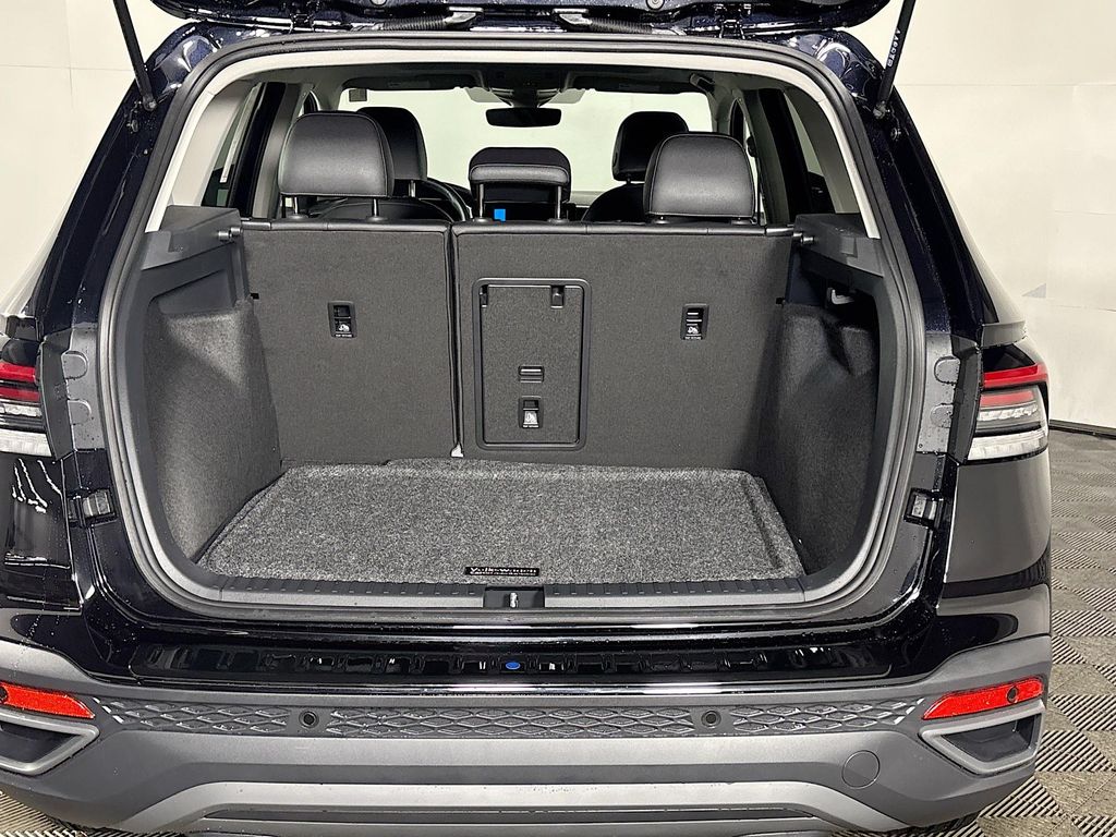 2025 Volkswagen Taos 1.5T SE Black