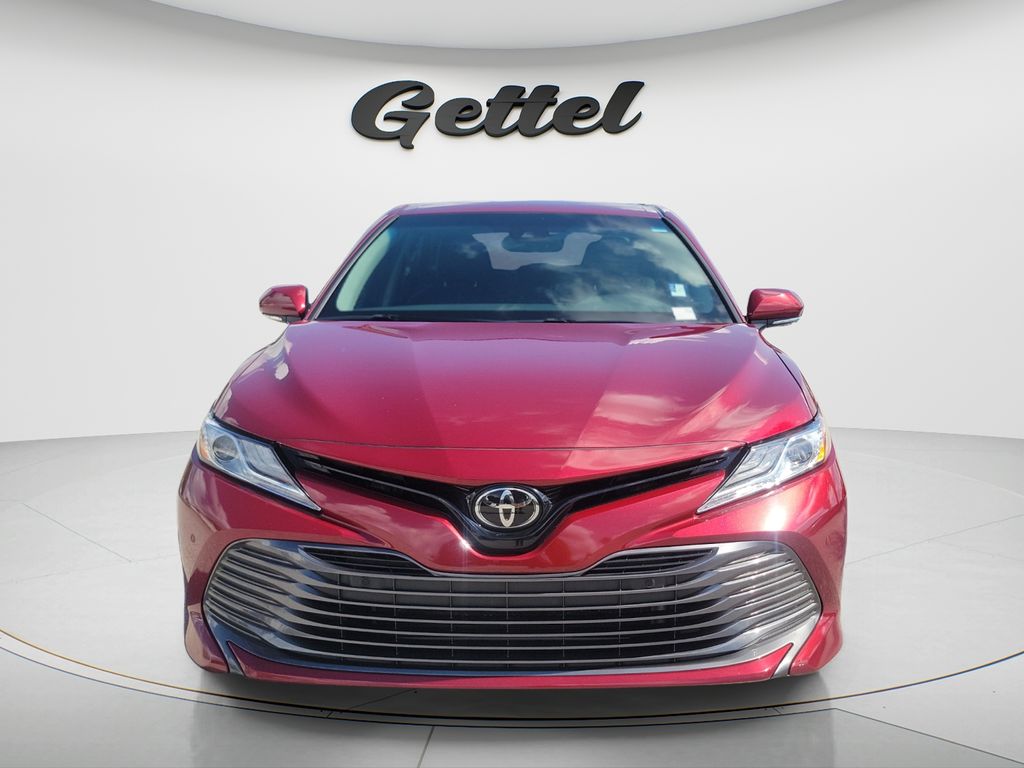 Used 2018 Red Toyota XLE image 2