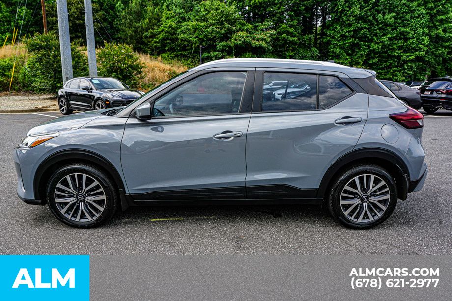 Used 2023 Gray Nissan SV image 7