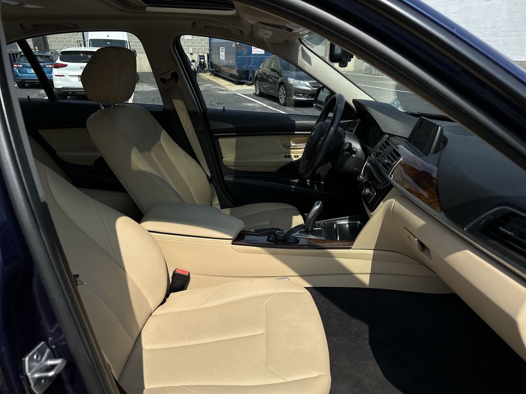 Thumbnail: 2018 BMW 3 Series - 14