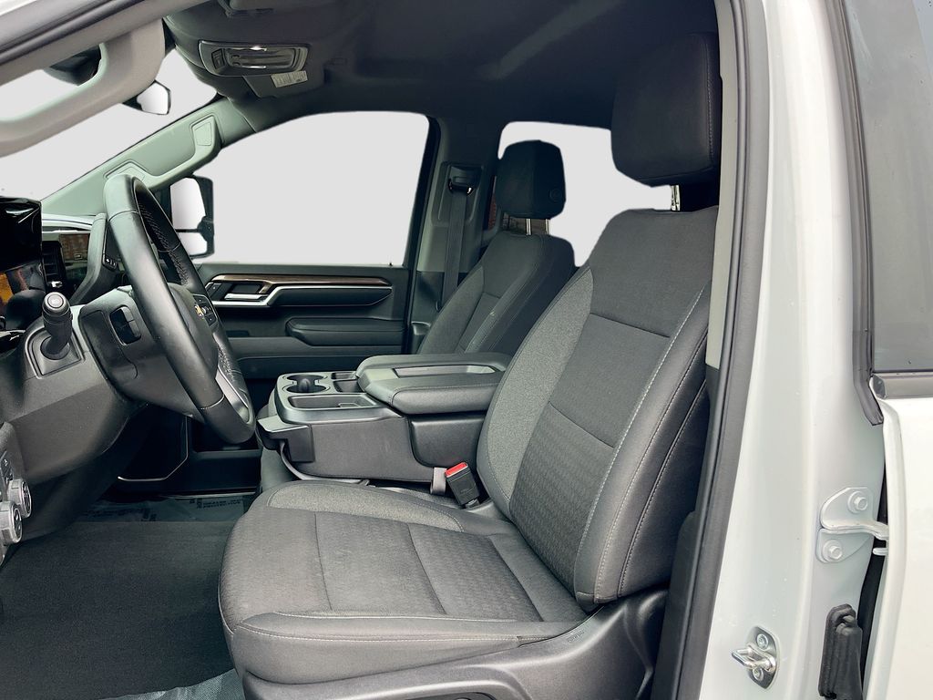 Used 2025 White Chevrolet LT image 21
