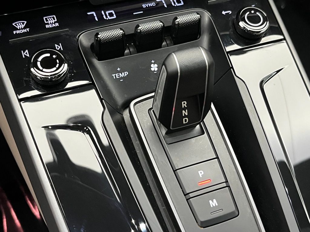 Thumbnail: 2025 Porsche 911 - 16