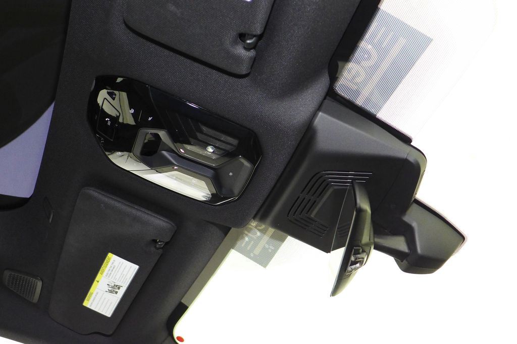 Thumbnail: 2023 BMW iX - 16